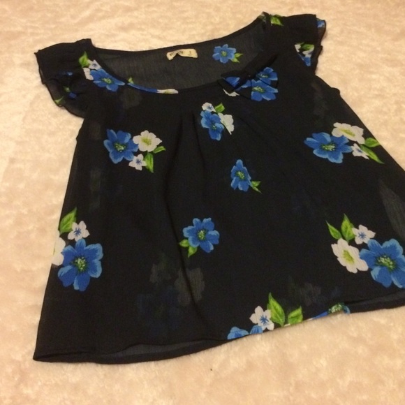 Hollister floral blouse - Picture 2 of 4