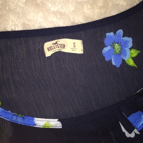 Hollister floral blouse - Picture 3 of 4