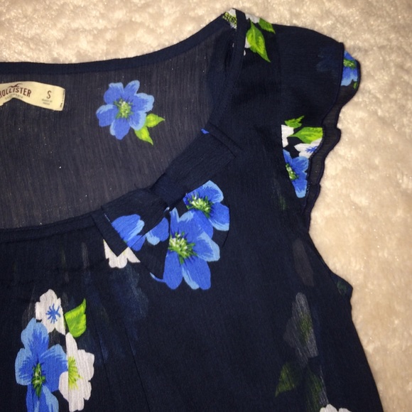 Hollister floral blouse - Picture 4 of 4