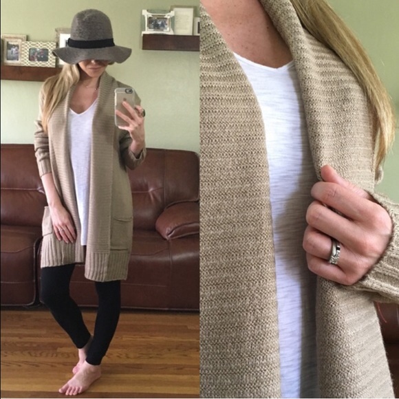Sweaters - SALE ✨HP✨ Latté Cardigan