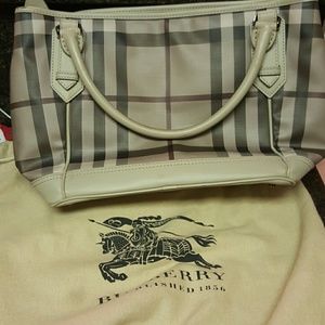 Burberry smoke check tote