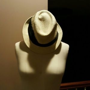 Bcbg max azria hat