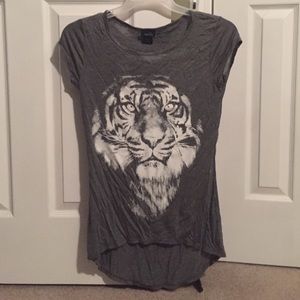 Long gray short sleeve tiger shirt