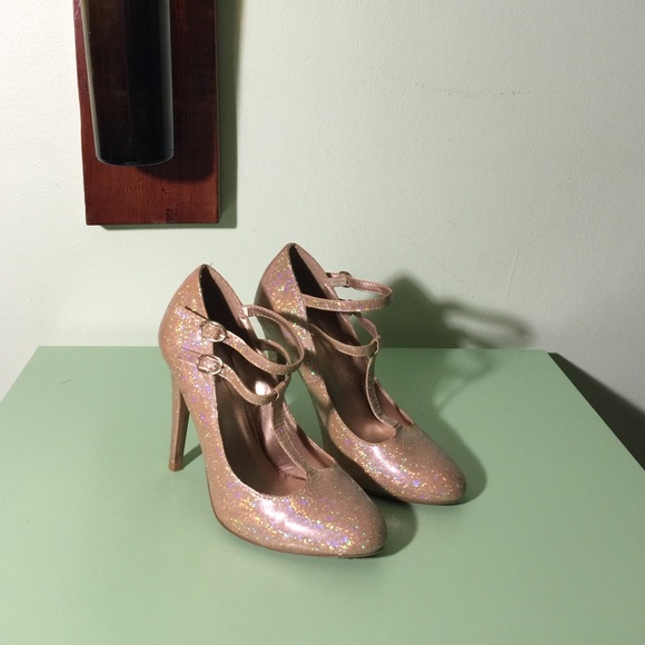 ModCloth Gold Heels -7.5 💛