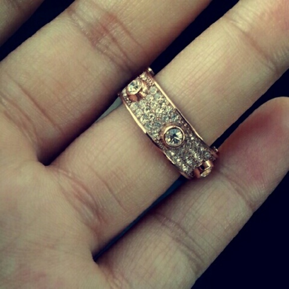 ❌❌SOLD❌❌BNWT MICHAEL KORS ROSE GOLD RING  size 7 - Picture 2 of 4