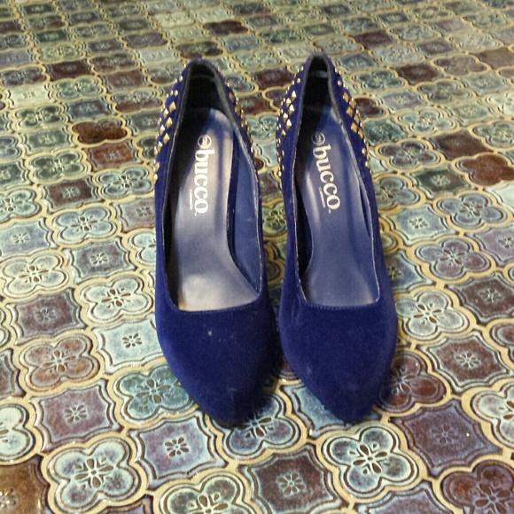 Bucco heels.