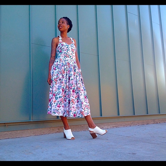 Vinatage. 1980s. 1990s. Floral dress.