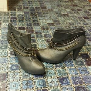 Twisted ankle high boots