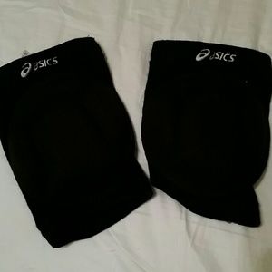ASICS volleyball knee pads