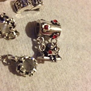 Swinging child charm bracelet