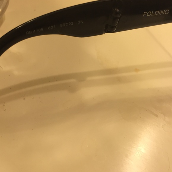 SALE Ray Ban folding wayfarer - Picture 4 of 4