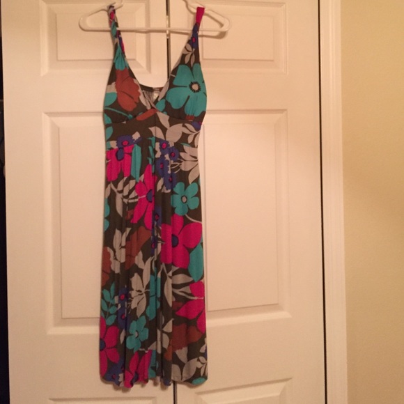 Cute sundress with flower detail