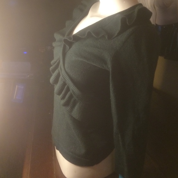 Banana Republic Ruffle V Neck - Picture 2 of 2