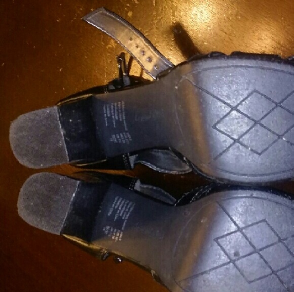 Black heels - Picture 2 of 4