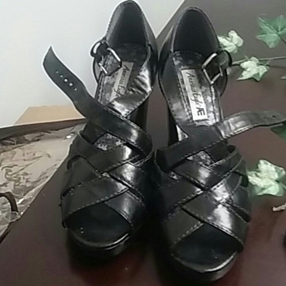 Black heels - Picture 3 of 4