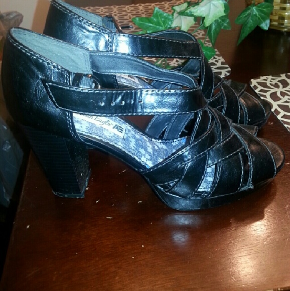 Black heels - Picture 4 of 4