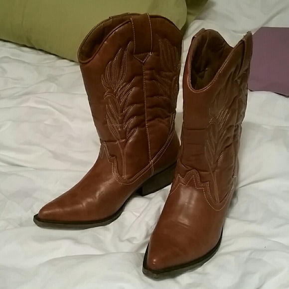 NWOT Cowgirl Boots - Picture 3 of 4