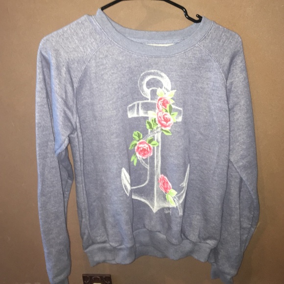 Blue sweatshirt with rose anchor design