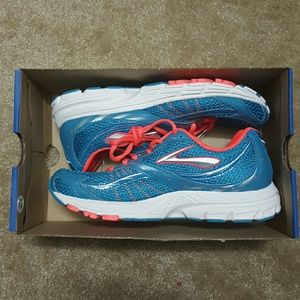 New, never worn Brooks Launch