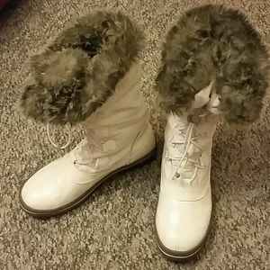 White with gray fur snow boots
