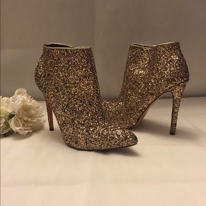 Gold sequin booties 🔸size 8 1/2