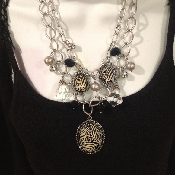 NECKLESS WITH MATCHING EAR RINGS - Picture 3 of 4