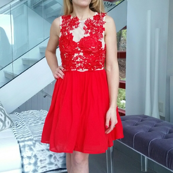 "LADY IN RED" DRESS NWOT - Picture 2 of 4