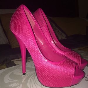 Hot pink sexy pumps