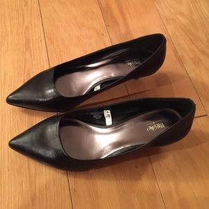 Black pointy toe kitten heels