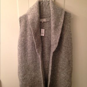 Sweater vest nwt