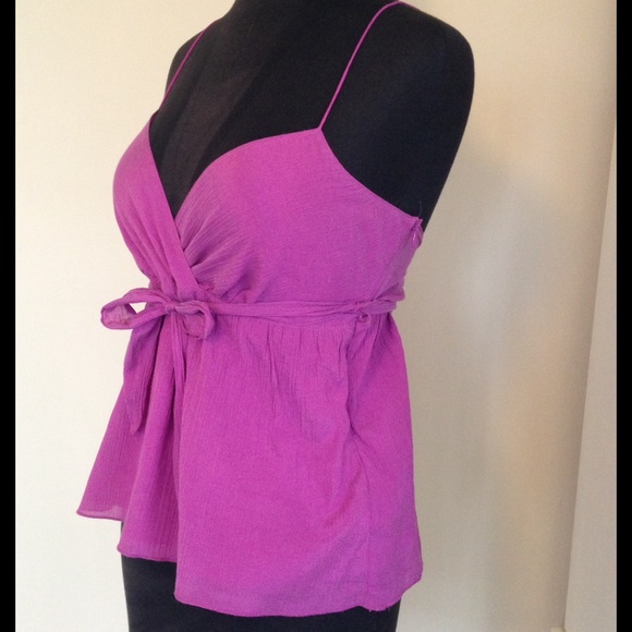 Gap tie top