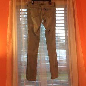 Size 7 regular light wash Hollister jeans.