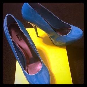 Sexy blue pumps
