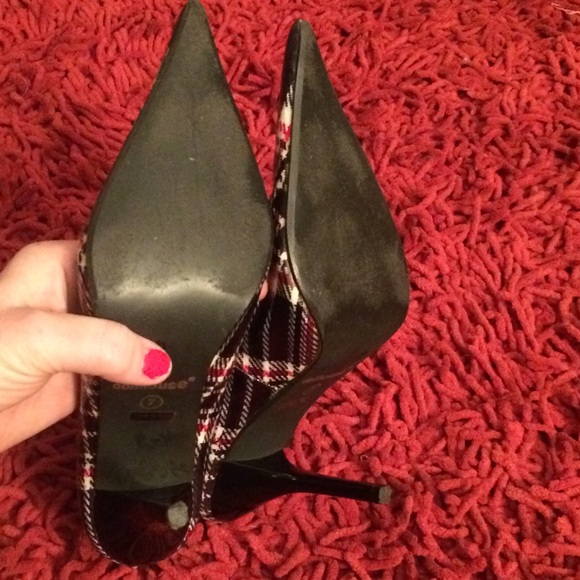 Power UP!! Dollhouse Pumps size 7 black white red - Picture 2 of 2