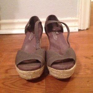 Peep toe Toms wedges