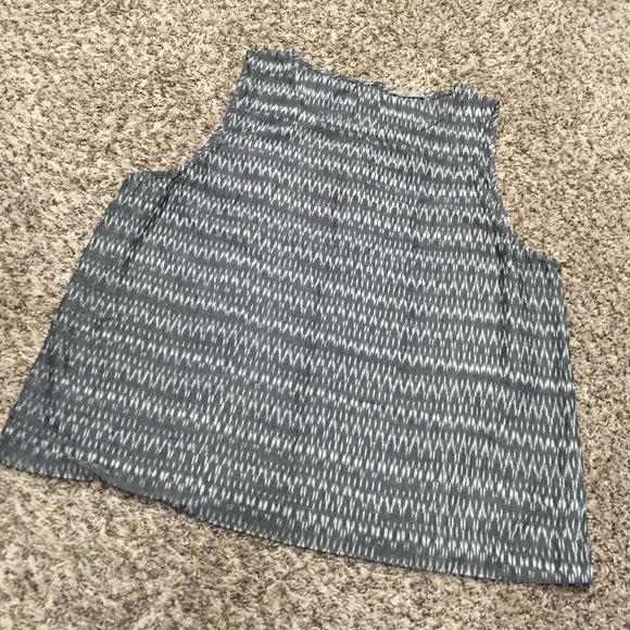 Grey and white sleeveless shirt. Linen blend.