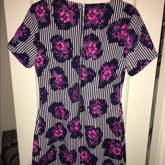 Short sleeve knee length dress - Picture 3 of 4