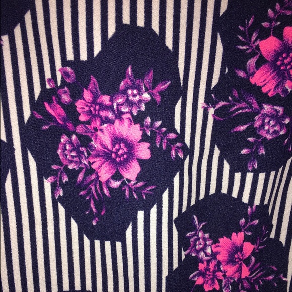 Short sleeve knee length dress - Picture 4 of 4