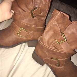 Brown boots never worn