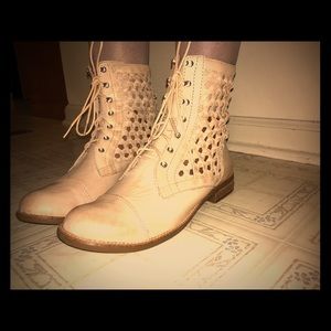 Gianni Bini booties
