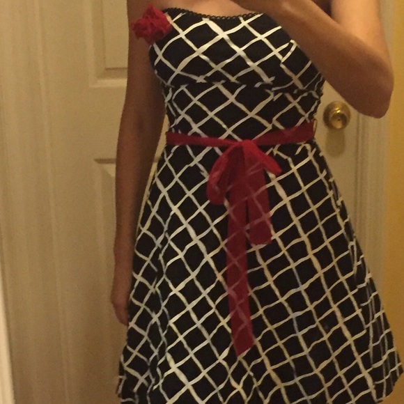 Black White and Red Dress - Picture 2 of 3