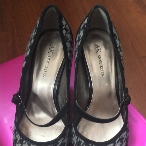 Size 8 gray and black shoes UPDATE: Sold - Picture 1 of 4