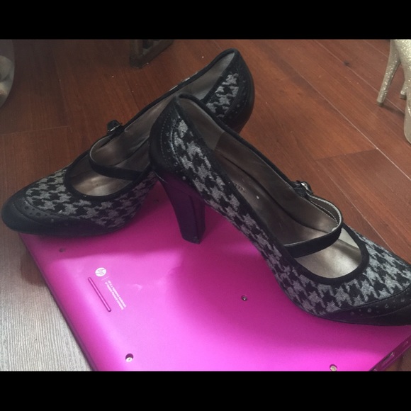 Size 8 gray and black shoes UPDATE: Sold - Picture 3 of 4