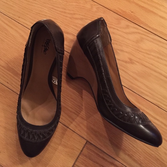 Brown closed-toe wedges