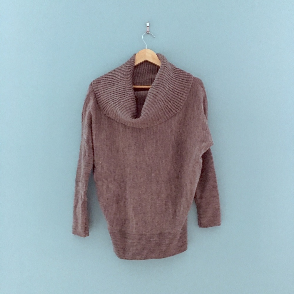 📦BUNDLED📦 Gray Cowl Neck Dolman Sleeve Sweater - Picture 2 of 3