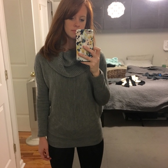 📦BUNDLED📦 Gray Cowl Neck Dolman Sleeve Sweater - Picture 3 of 3