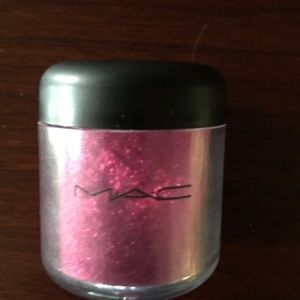 MAC glitter in Reflects Very Pink