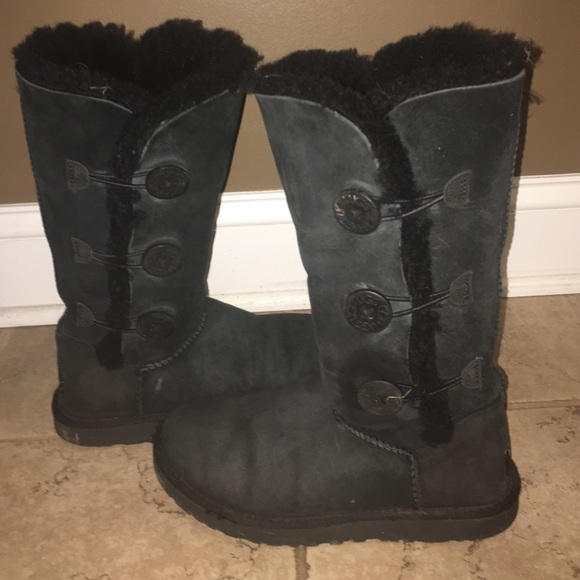 Black Bailey Button Triplet Uggs