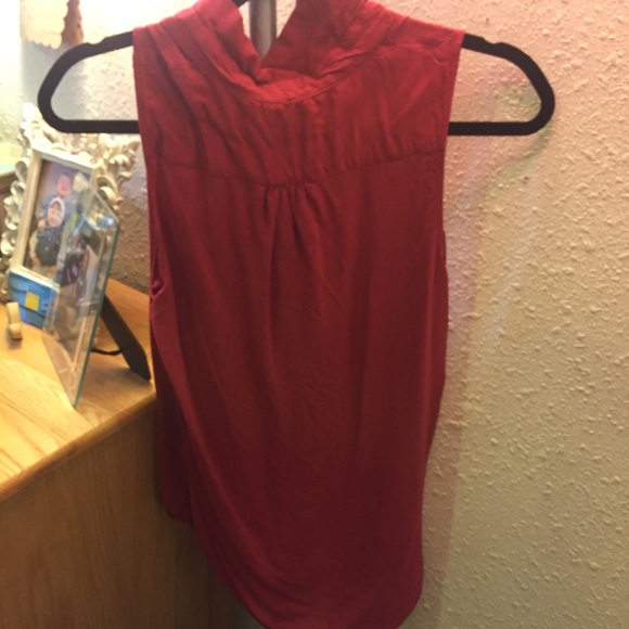 Maroon button Tank - Picture 3 of 3