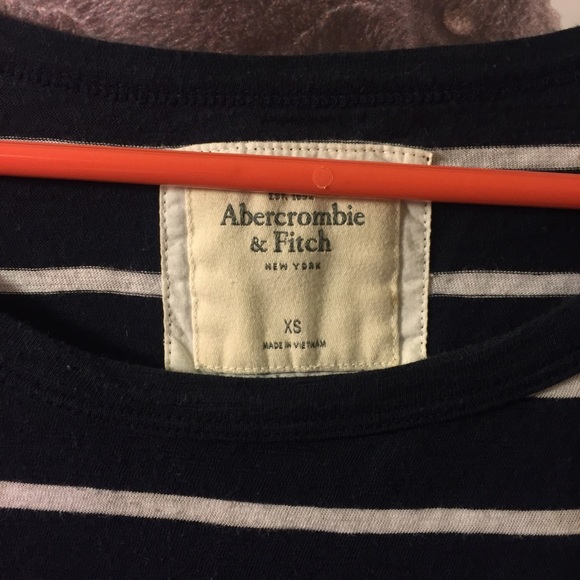 Abercrombie quarter sleeve - Picture 2 of 3